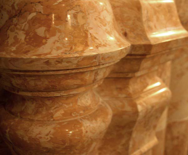 materiales-que-simulan-ser-marmol-en-que-se-diferencian-de-la-piedra-natural-mundo-petreo-piedra-natural
