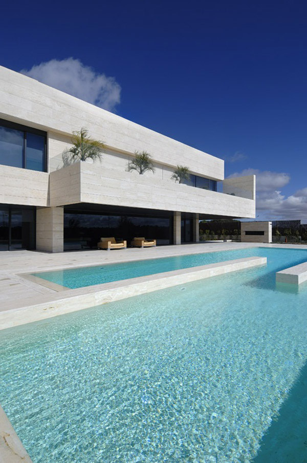 http://milleniondesign.com/architecture/item/207-contemporary-house-design