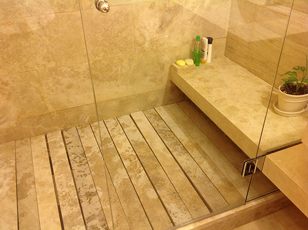 mundo-petreo-travertino-el-rey-del-marmol-en-tu-hogar-baño